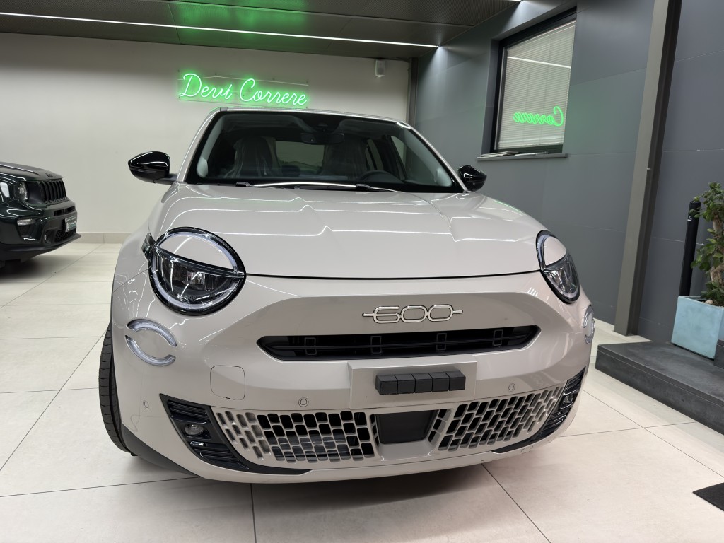 FIAT 600 1200 HYBRID 110 CV LA PRIMA KM0